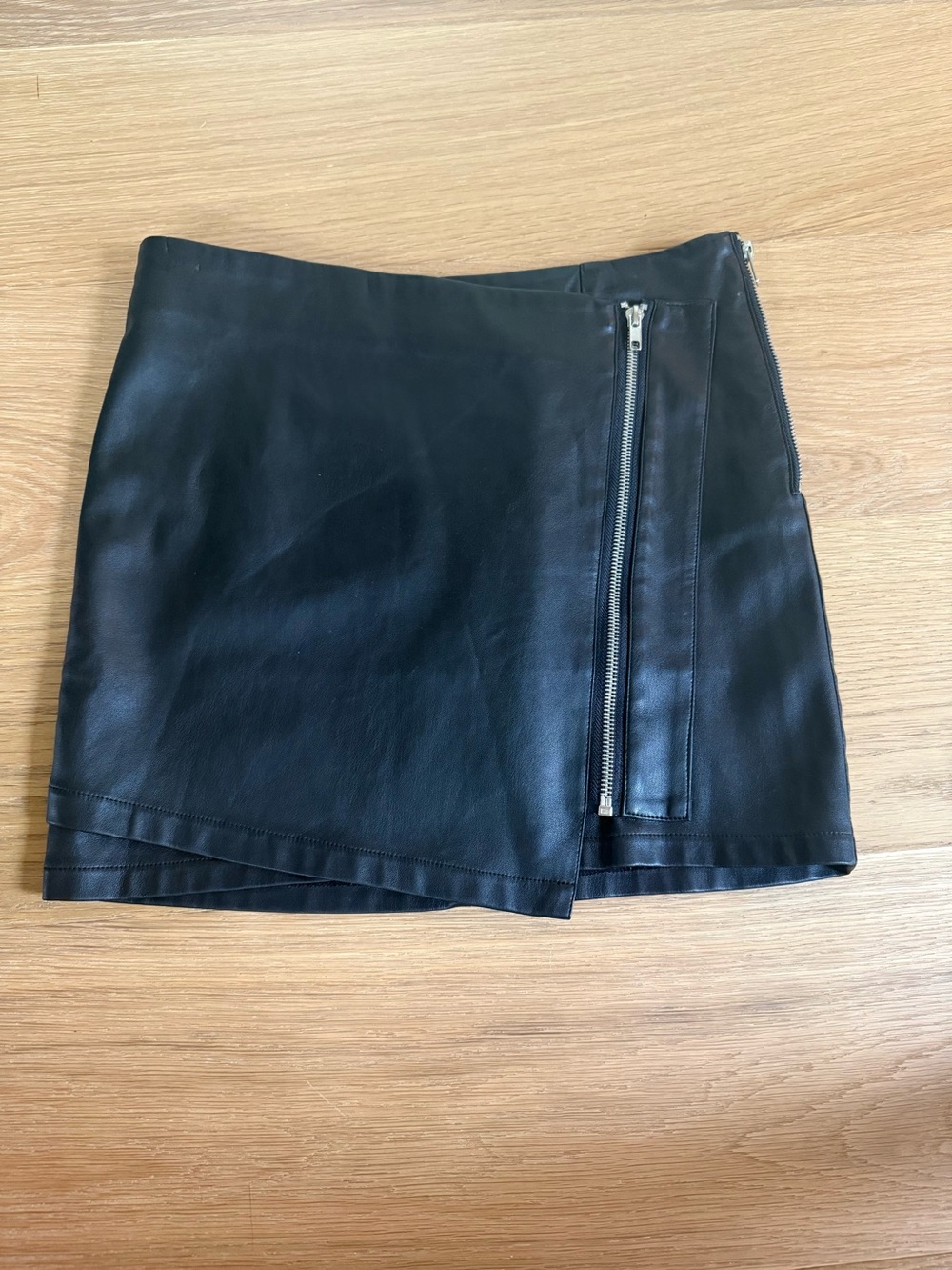 Lulus Black Faux Leather Silver Zipper Mini Skirt Sz. Small